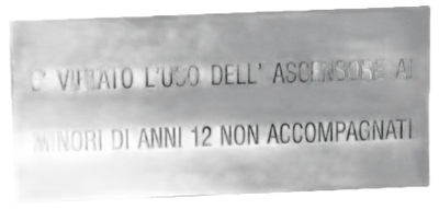 Targa VIETATO USO ASCENSORE AI MINORI ANNI 12
